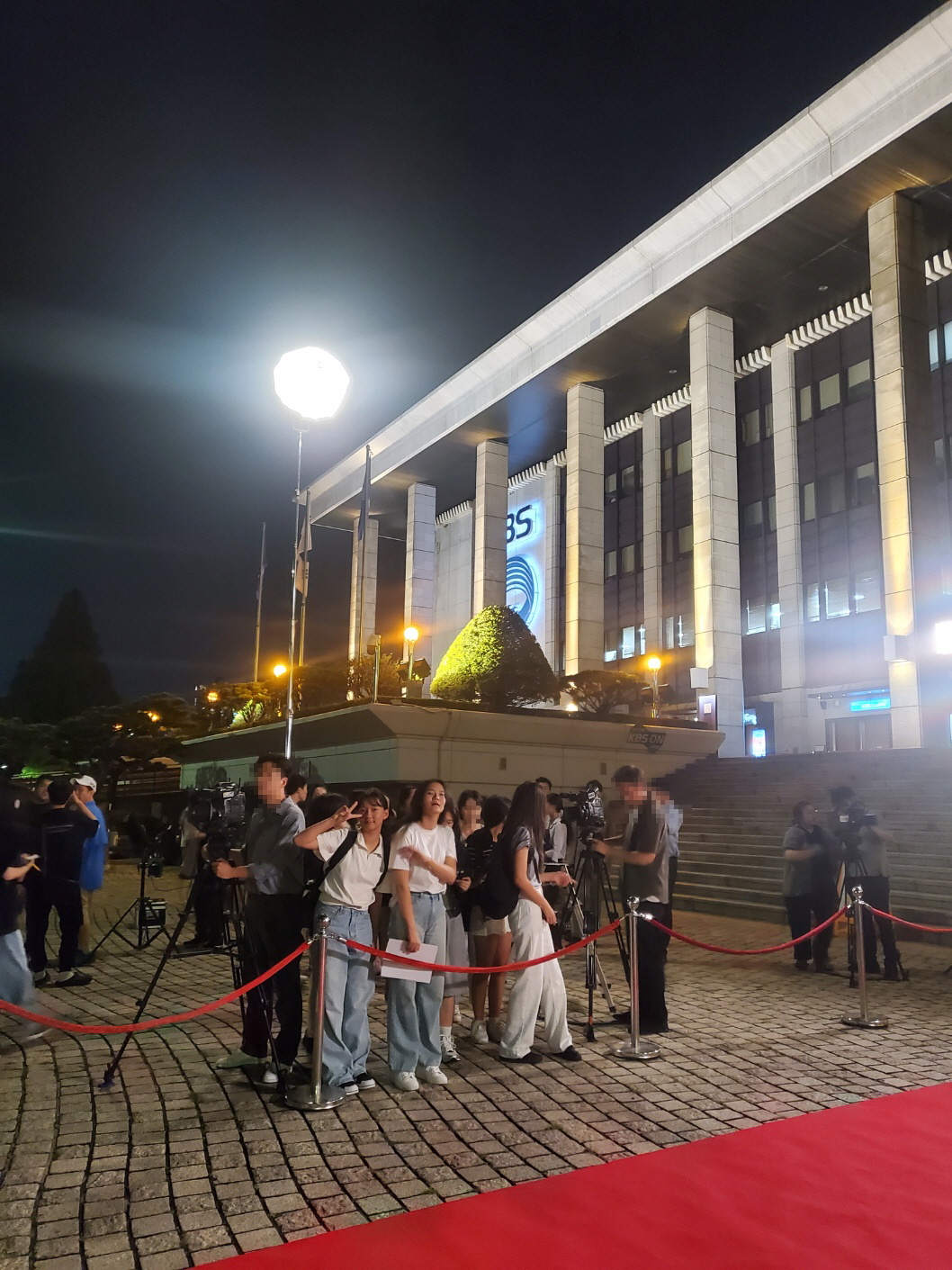 핸섬을 찾아라.jpg